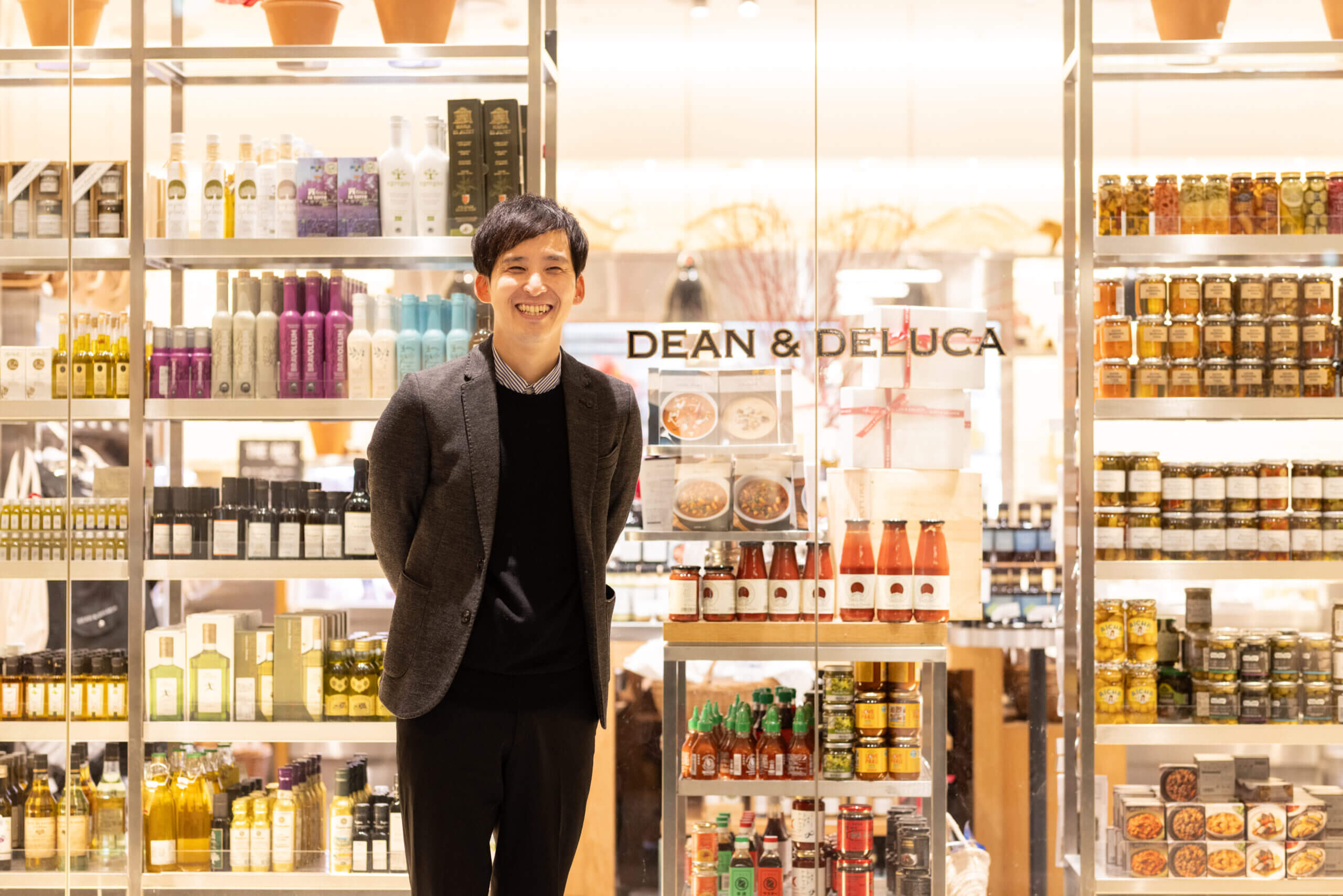 小売・外食を含めた全国82店舗で、POSシステムを統一！情報を一元管理し、集計業務の効率化を実現　　　　　　　　　　　　　
