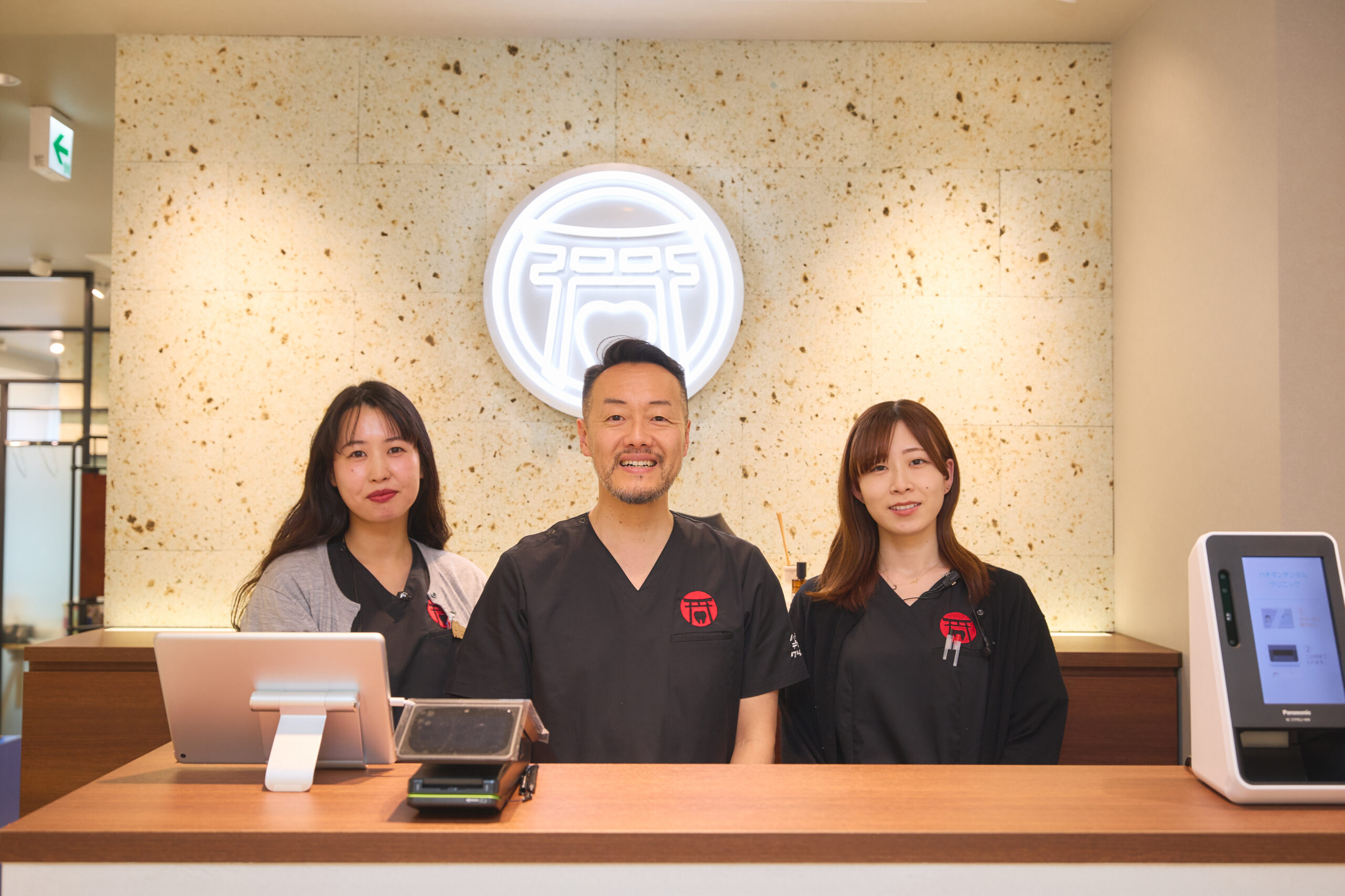 「患者様をお待たせしない、スタッフを残業させない」POS＋で実現したハチマンデンタルクリニックの顧客満足度の向上と正確な会計処理